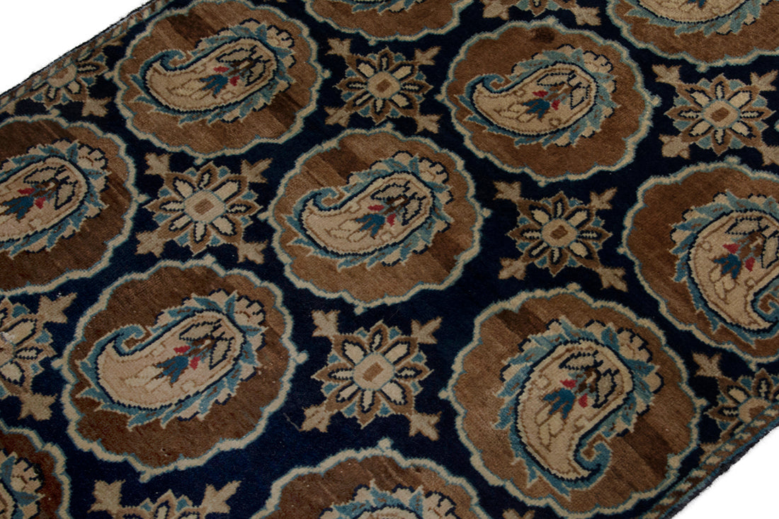 5563 Nain Handmade Persian Rug