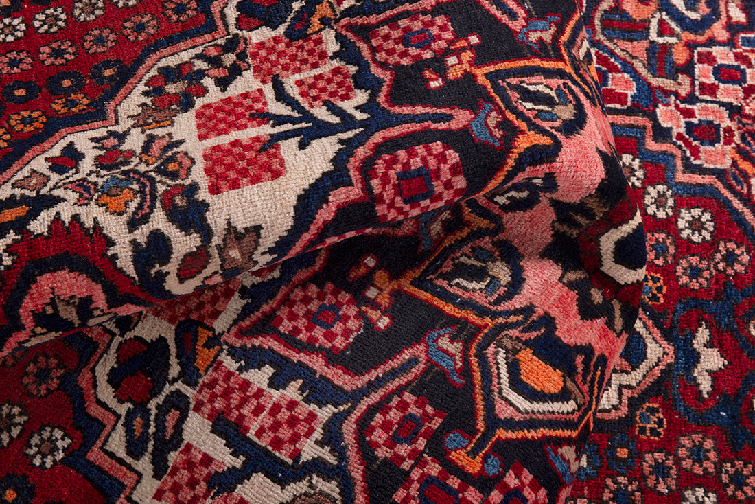 5595 Bakhtiari Handmade Persian Rug