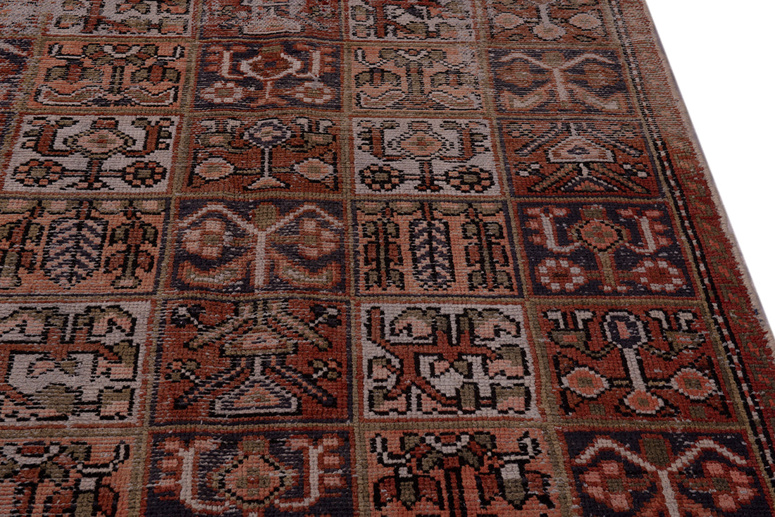 5622 Bakhtiari Handmade Persian Rug