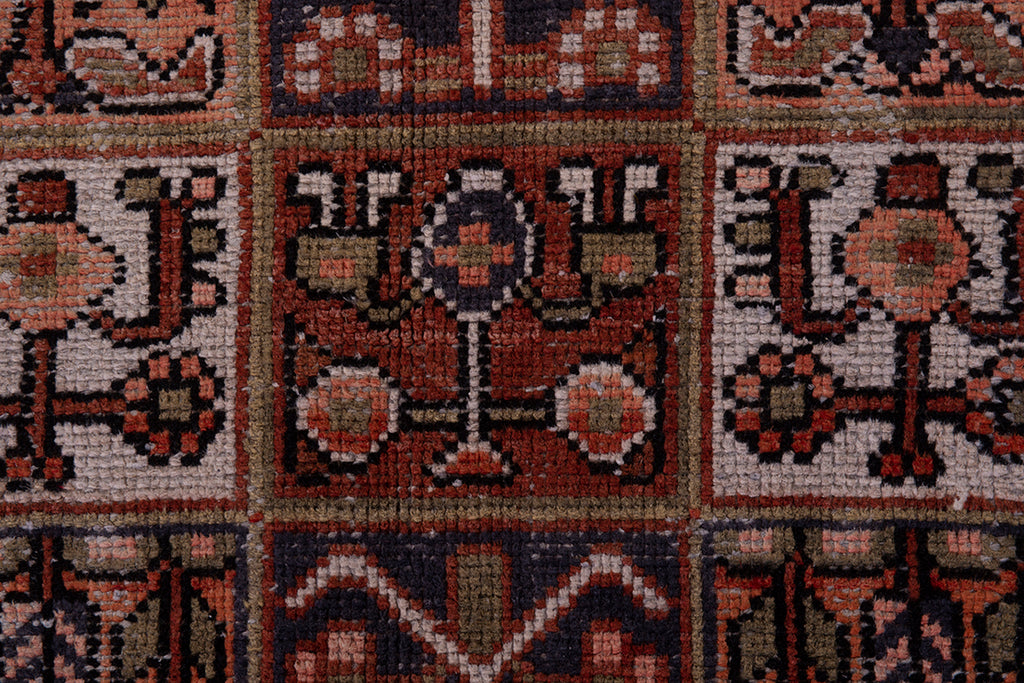 5622 Bakhtiari Handmade Persian Rug