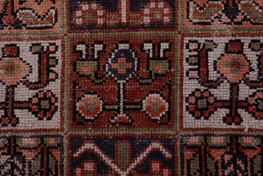 5622 Bakhtiari Handmade Persian Rug