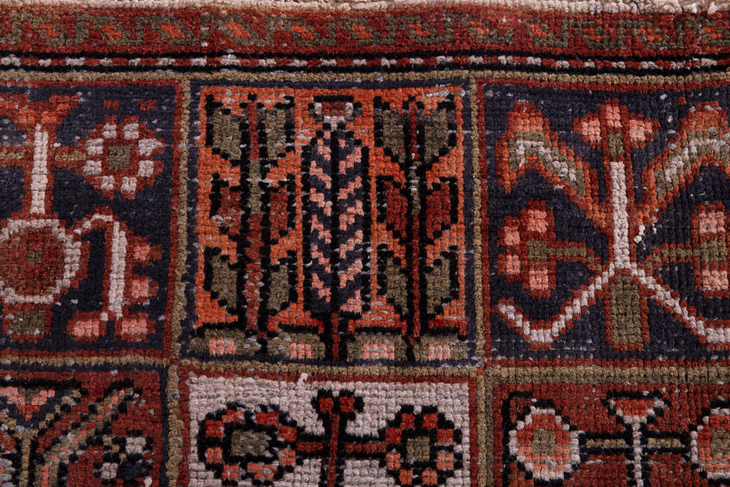 5622 Bakhtiari Handmade Persian Rug