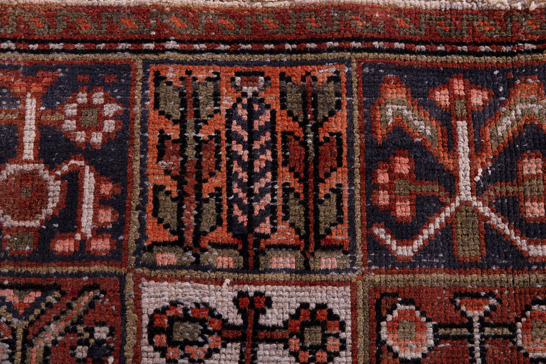 5622 Bakhtiari Handmade Persian Rug