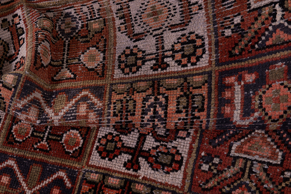 5622 Bakhtiari Handmade Persian Rug