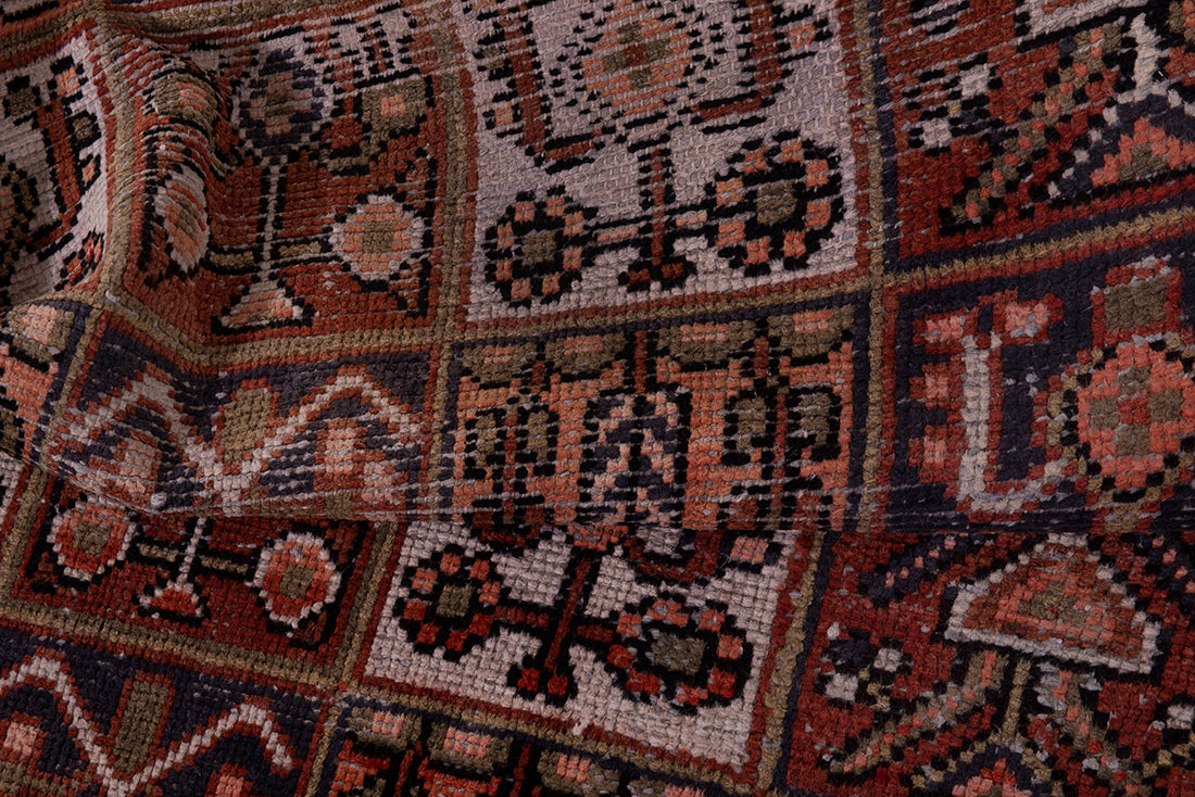 5622 Bakhtiari Handmade Persian Rug