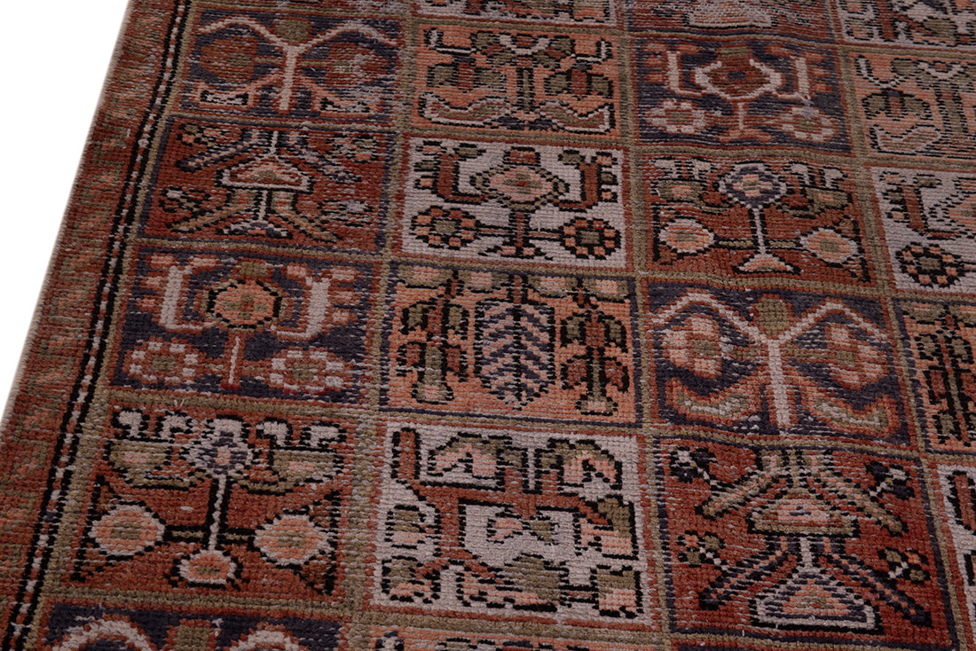 5622 Bakhtiari Handmade Persian Rug