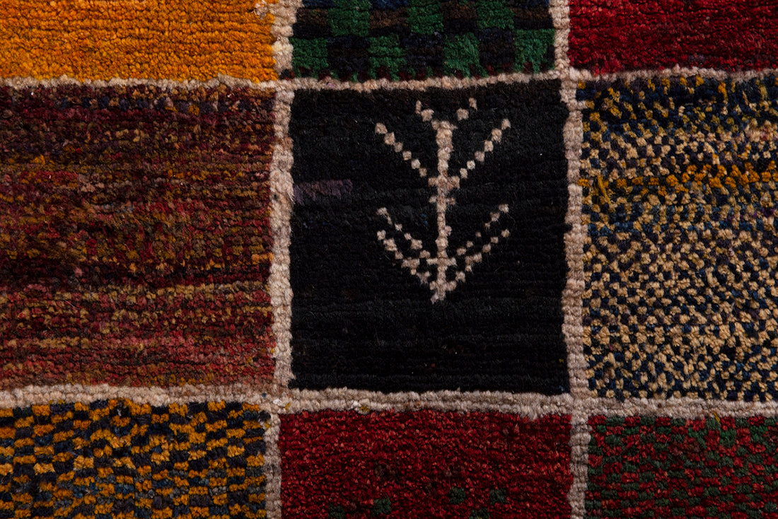 5682 Gabbeh Handmade Persian Rug